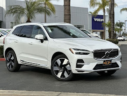 2023 Volvo XC60 Recharge Ultimate Bright Theme