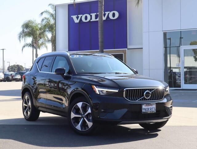 2025 Volvo XC40 Plus Bright Theme