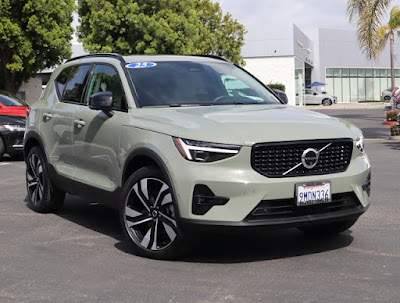 2025 Volvo XC40