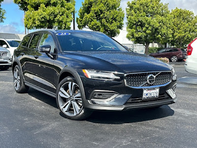 2025 Volvo V60 B5AWD