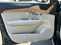 2022 Volvo XC90 Momentum